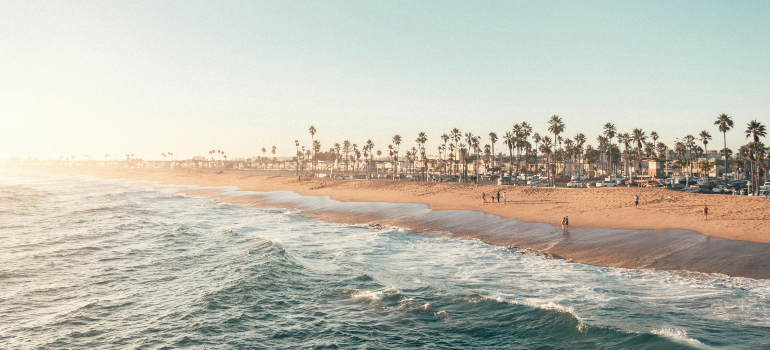 a beach which can be a motivation to fight addiction by moving to a coastal city