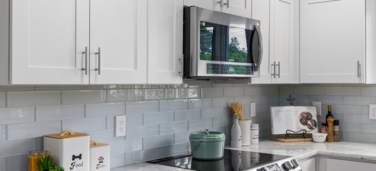 a very tidy kitchen without unnecessary clutter