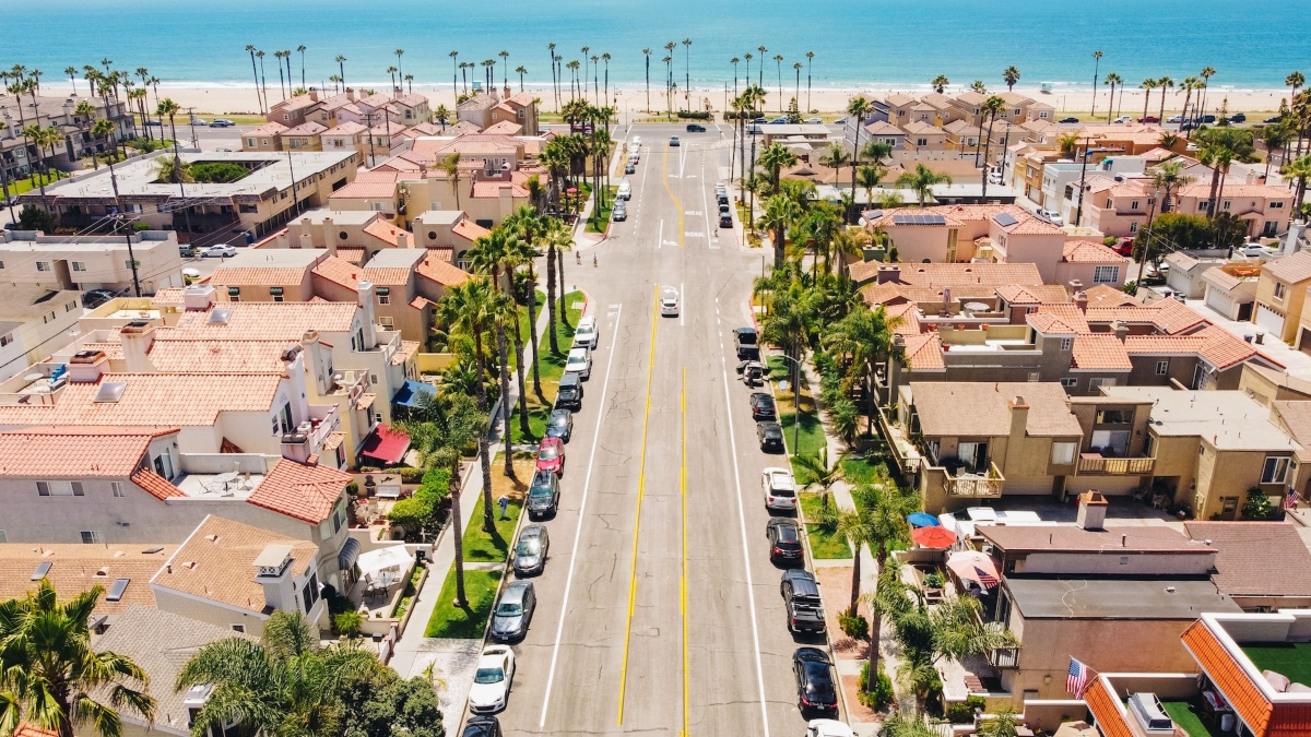 A guide to Huntington Beach nightlife Affordable Reliable Moving and